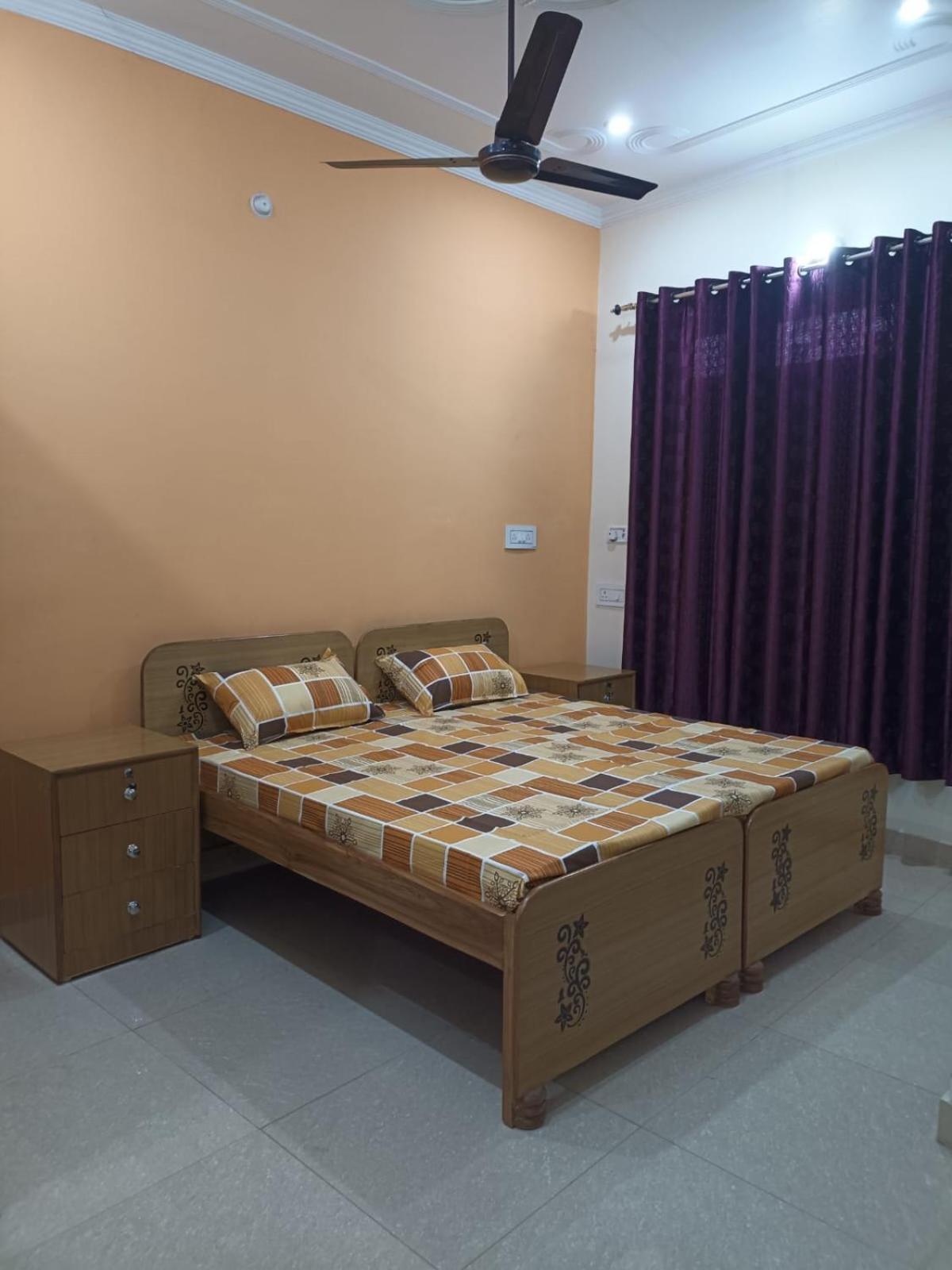 Anant Paying Guest House Ayodhya Zewnętrze zdjęcie